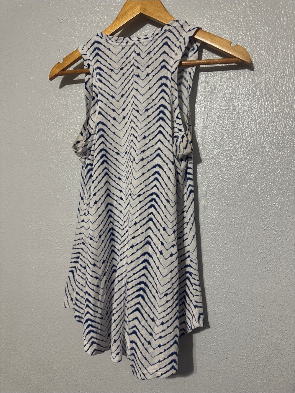 Athleta Blue White Ikat Chevron High Neck Muscle Tank Top XS - Picture 5 of 5